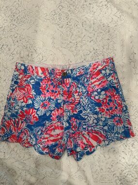 Lilly Pulitzer Scallop Hem Floral Print Shorts in Blue and Pink size 10